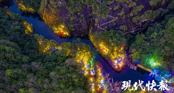 做好糖瓜去赶集，买枣囤肉带喜气